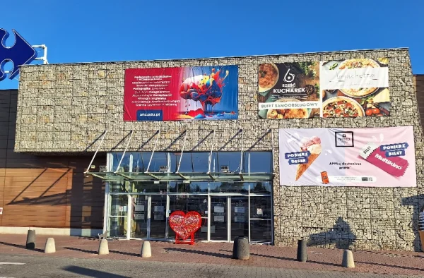 Banner 6x3 m na elewacji budynku