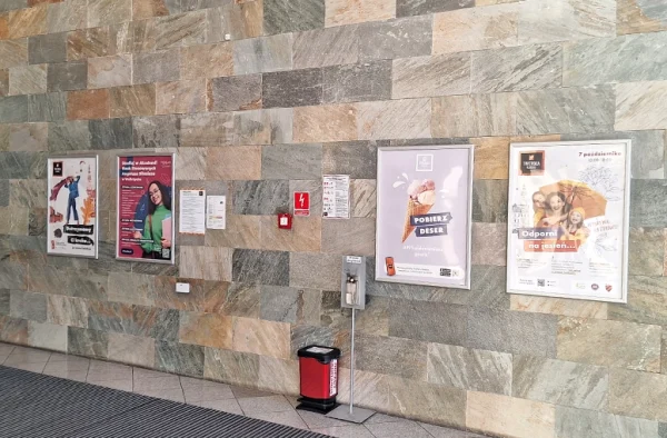 Plakaty B1 przy wejściu do Twierdzy Kłodzko