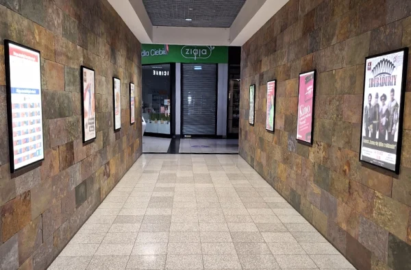 Plakaty 122x88 cm w ramkach