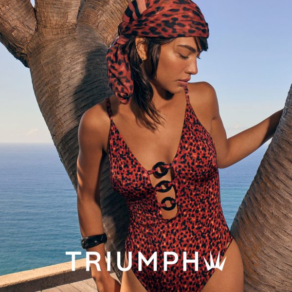 Modelka w stroju kąpielowym Triumph