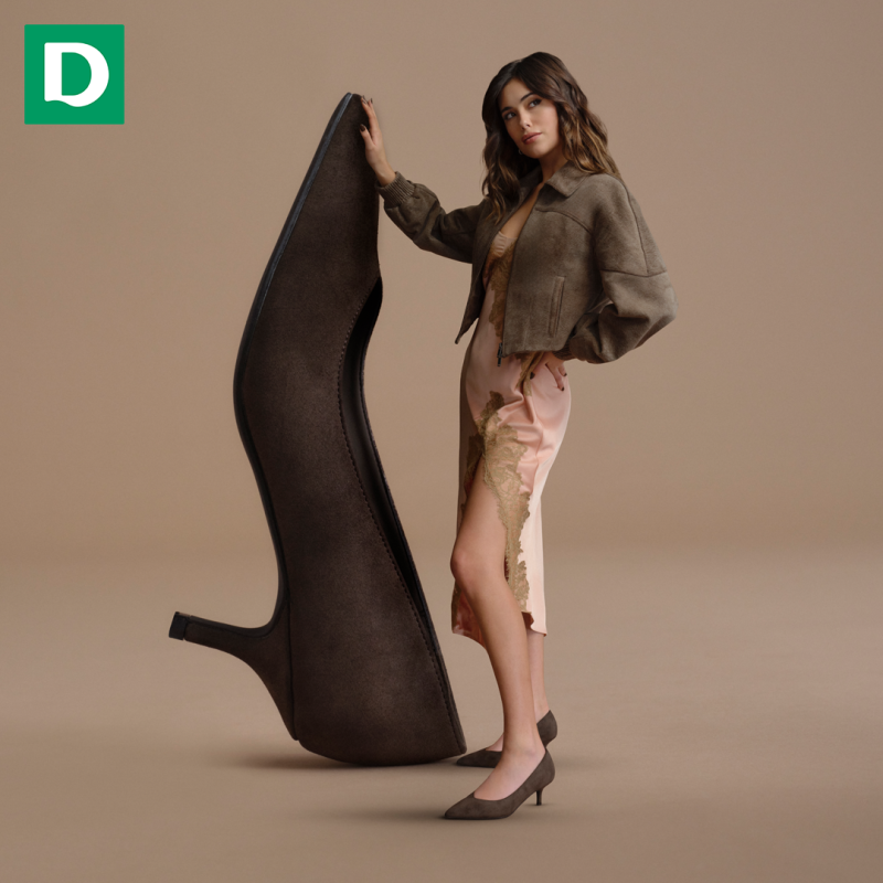 Modelka w grafice z nowa kolekcją w Deichmann